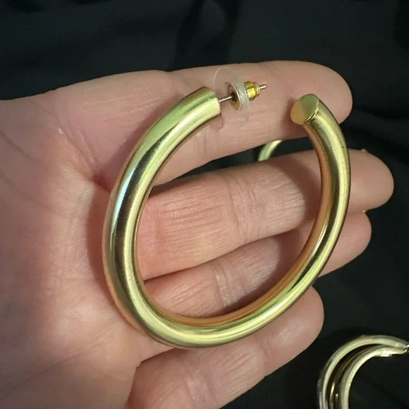 Fashion earrings, large hoops. - Picture 7 of 9